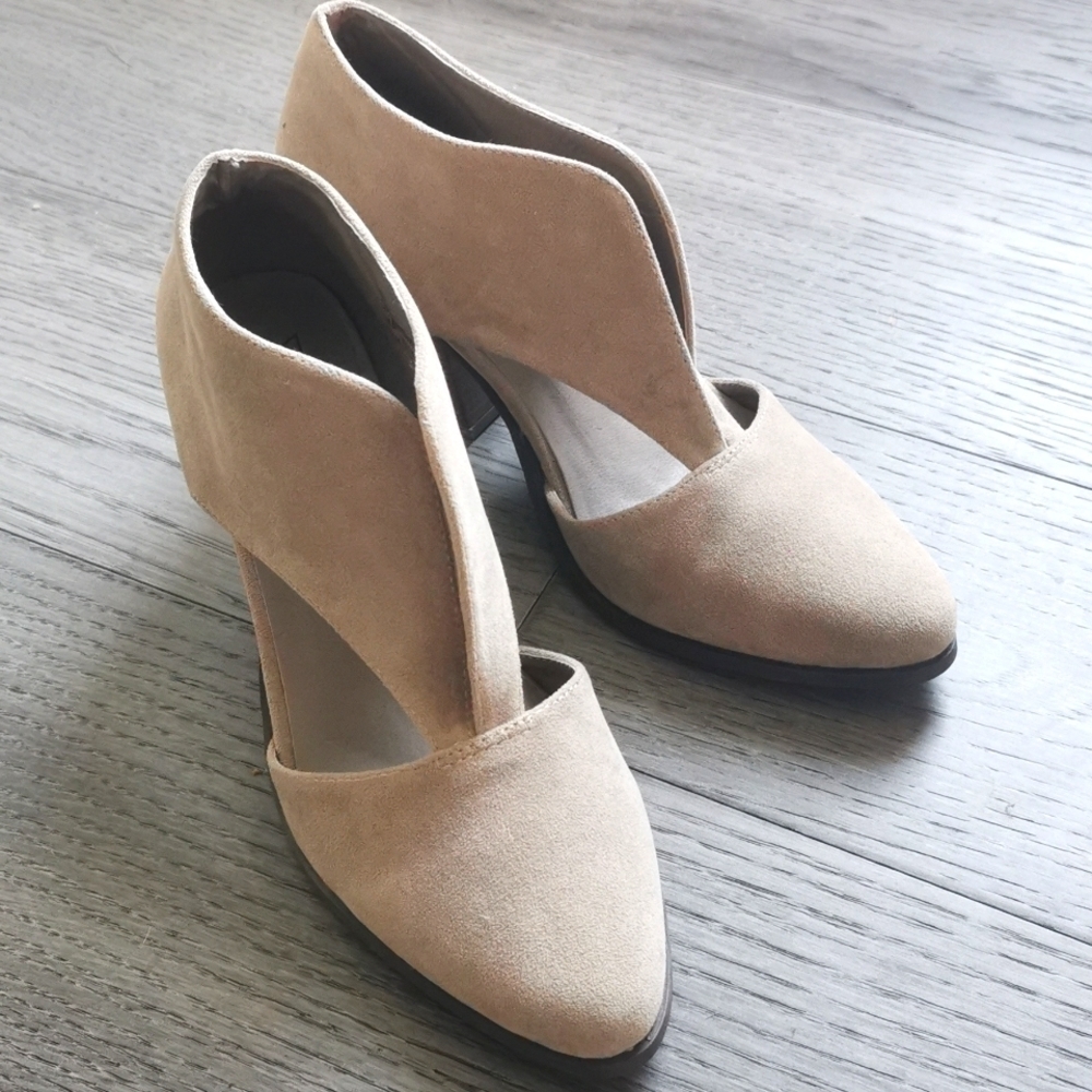 Beast Fashion Booties. Stylish cut out fronts EUC Size 7